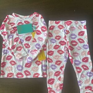 Posh Peanut White Kids Pajama Set with Pink & Purple Lip Print